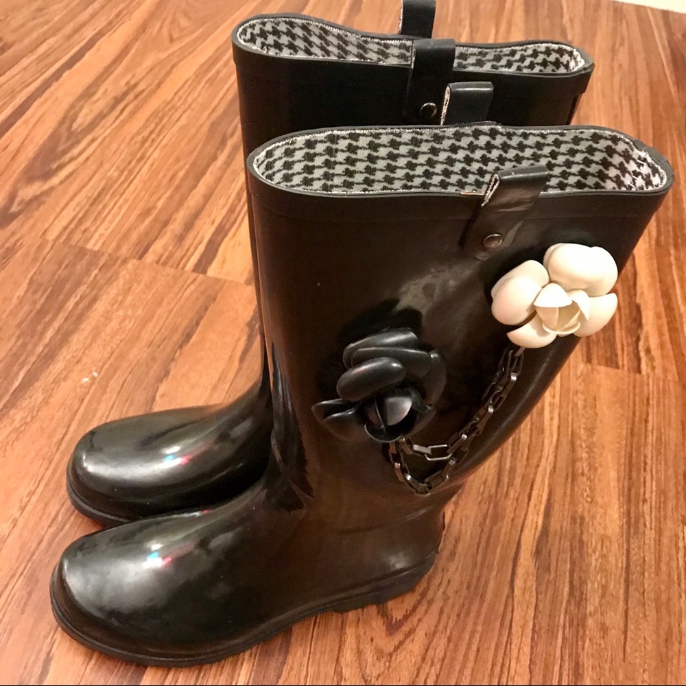 NWOT Black rubber rain boots